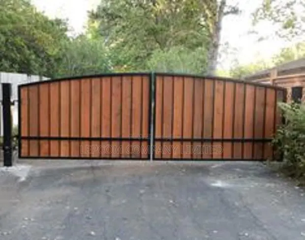 Wood and Metal Gate · Photo 1