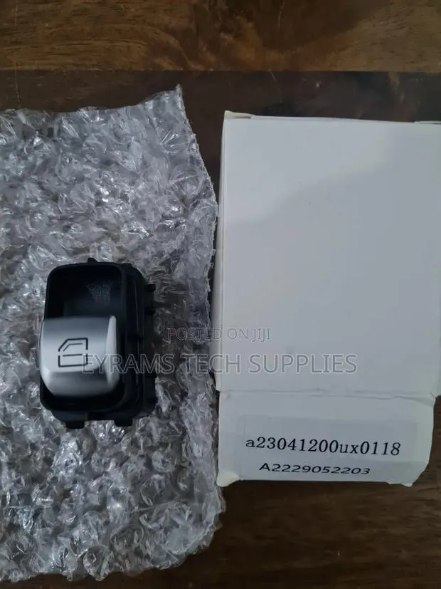 Mercedes Single Window Switch(A) · Photo 1