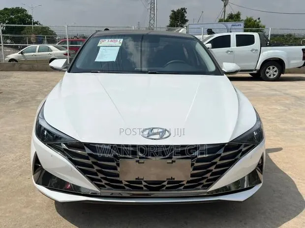 Hyundai Elantra Limited 2023 White · Photo 1