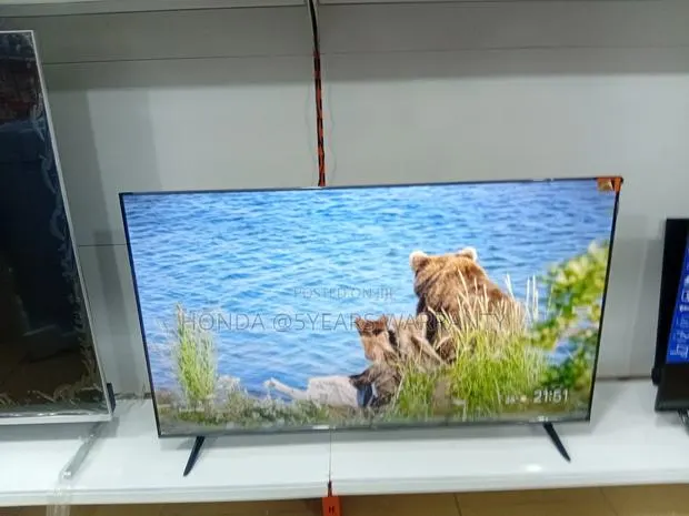 Central Station TCL Smart 32inches Television Smart 32inches · Photo 1