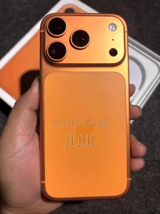 Apple iPhone 17 Pro Max 512 GB Orange · Photo 1