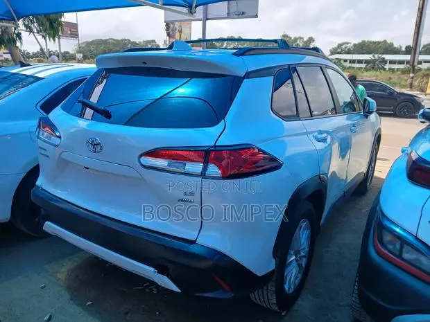 Toyota Corolla Cross 2022 White · Photo 1
