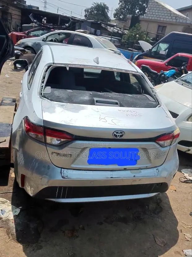 2019- Toyota Corolla Heated Back Window Back Glass Available · Photo 1