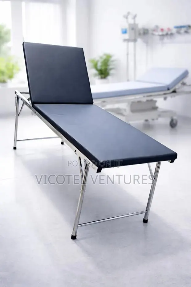 Examination Couch · Photo 1