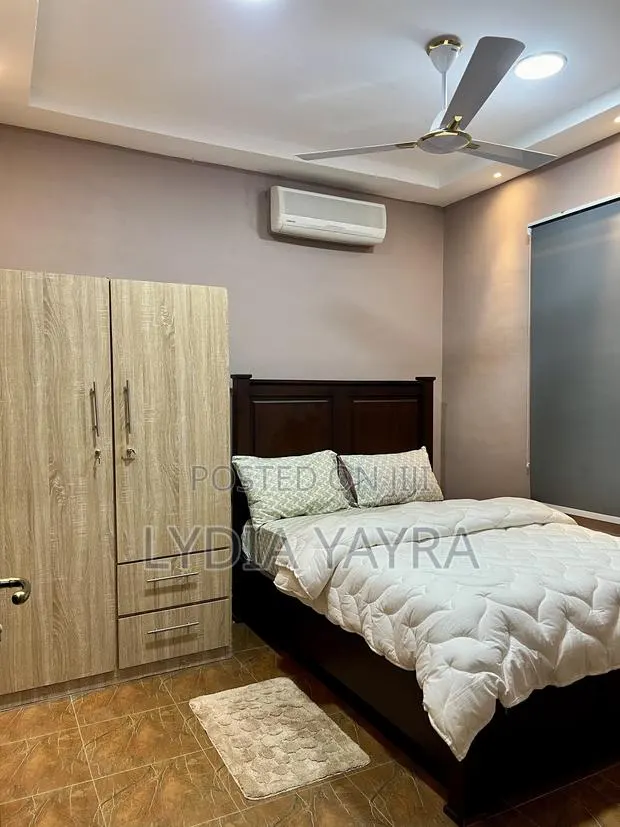 Apartment Building · Photo 1