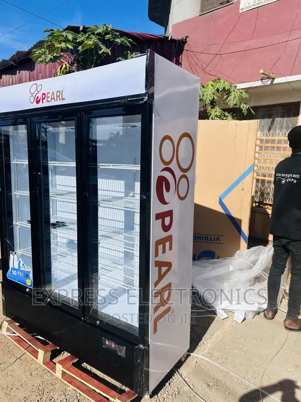 Coolcube Trio Doors Pearl PVC-150 Display Fridge · Photo 1