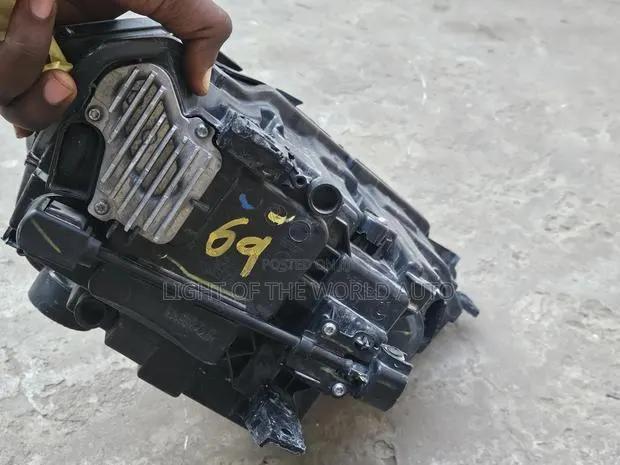 Vw Jetta Headlight 2019-2024 Driver Side · Photo 1