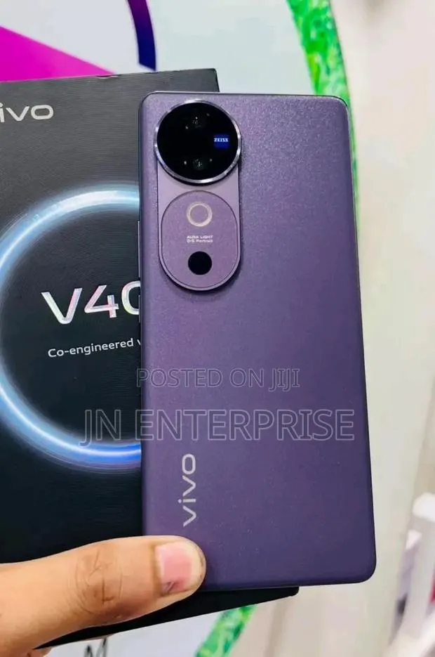 New Vivo V40 256 GB Graphite · Photo 1