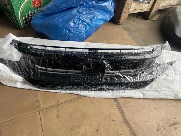 Civic 2016 2017 2018 Front Grille Shells (Black) · Photo 1