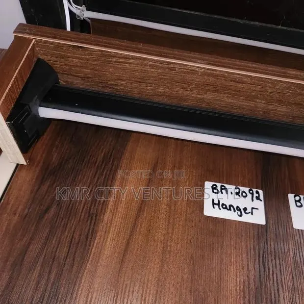 Wardrobe Bar With Light Profile · Photo 2