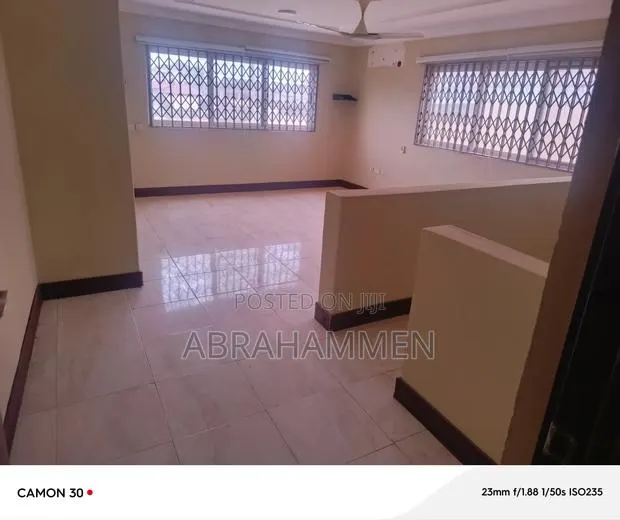 Neat and Nicely Four Bedroom for Sale · Photo 2