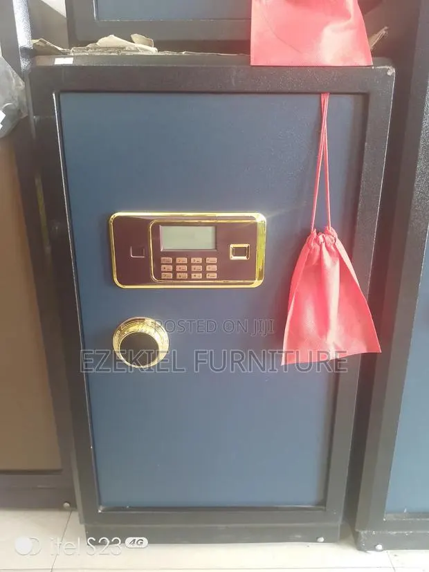 Money And Valuable Safe · Photo 1