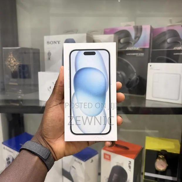 New Apple iPhone 15 128 GB Blue · Photo 1