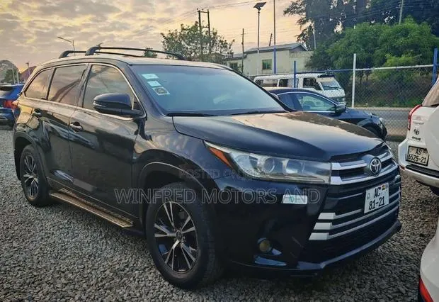 Toyota Highlander XLE 4dr SUV (3.5L 6cyl 6A) 2015 Black · Photo 1