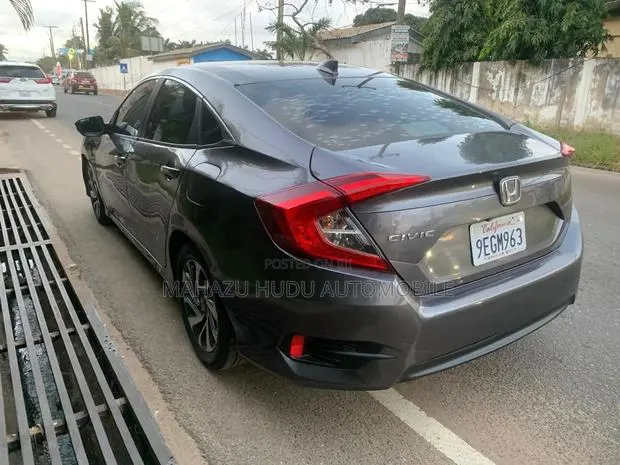 Honda Civic Sport Sedan 2019 Gray · Photo 1