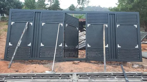 Middle Chaka Design Plate Gate. · Photo 1