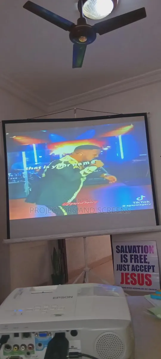 Epson Projector, Screen, 50m Wireless Hdmi(No Internet or Cable Need) · Photo 1