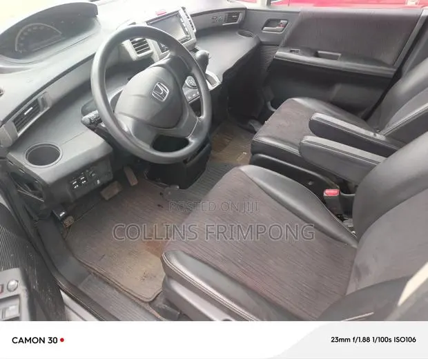 Honda Freed 2013 Silver · Photo 1