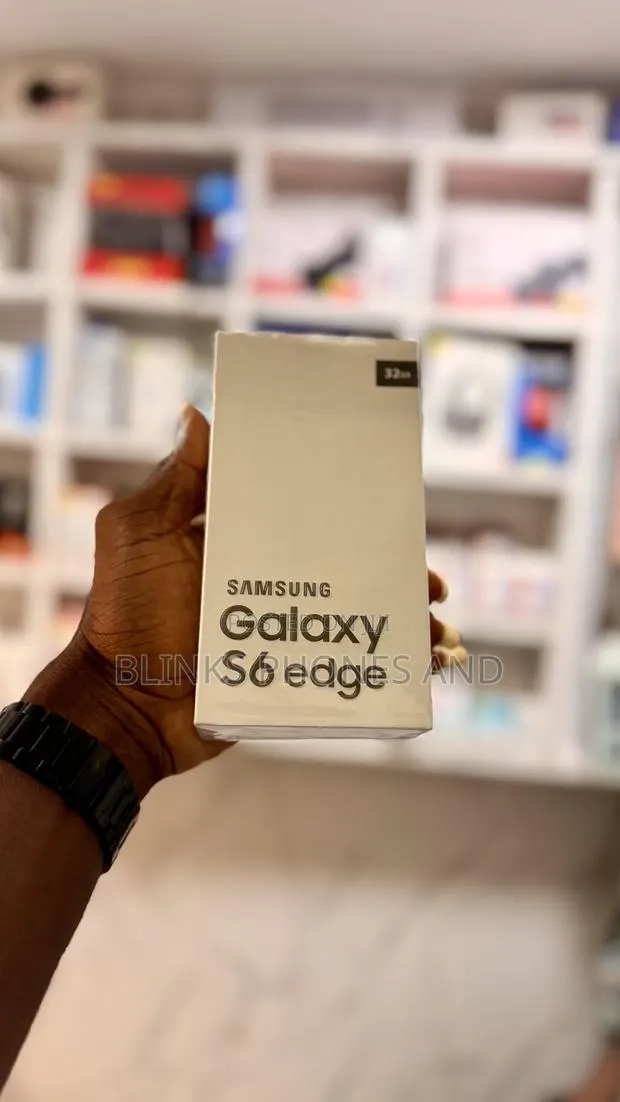 New Samsung Galaxy S6 edge 32 GB Silver · Photo 1
