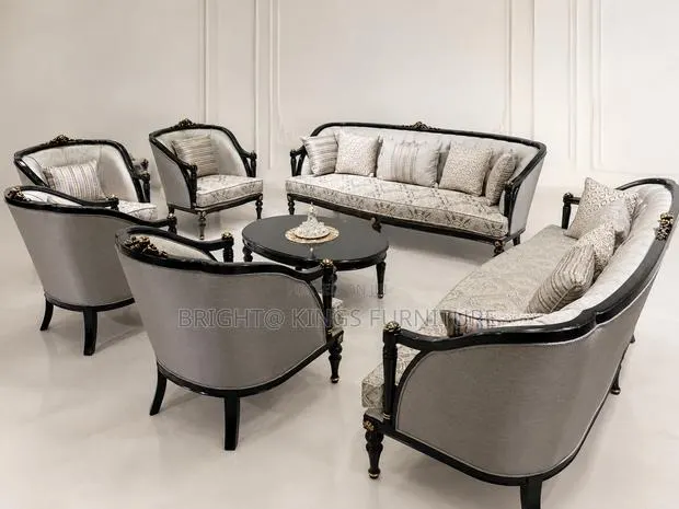 Classic Antique Sofa Set · Photo 1
