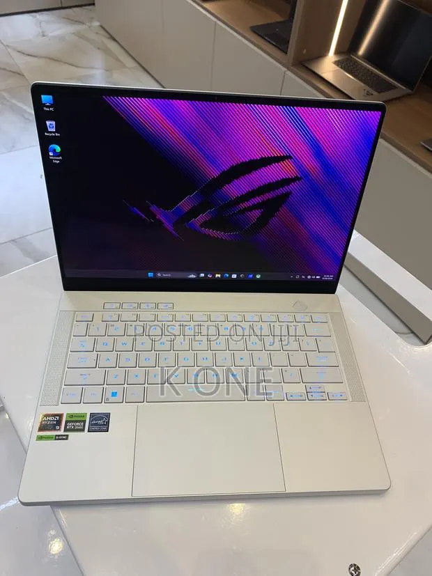 Laptop Asus ROG Zephyrus G14 16GB AMD Ryzen 9 SSD 1T · Photo 1