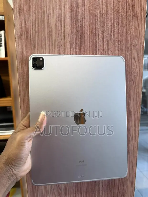 Apple iPad Pro 12.9 (2020) 128 GB Silver · Photo 1