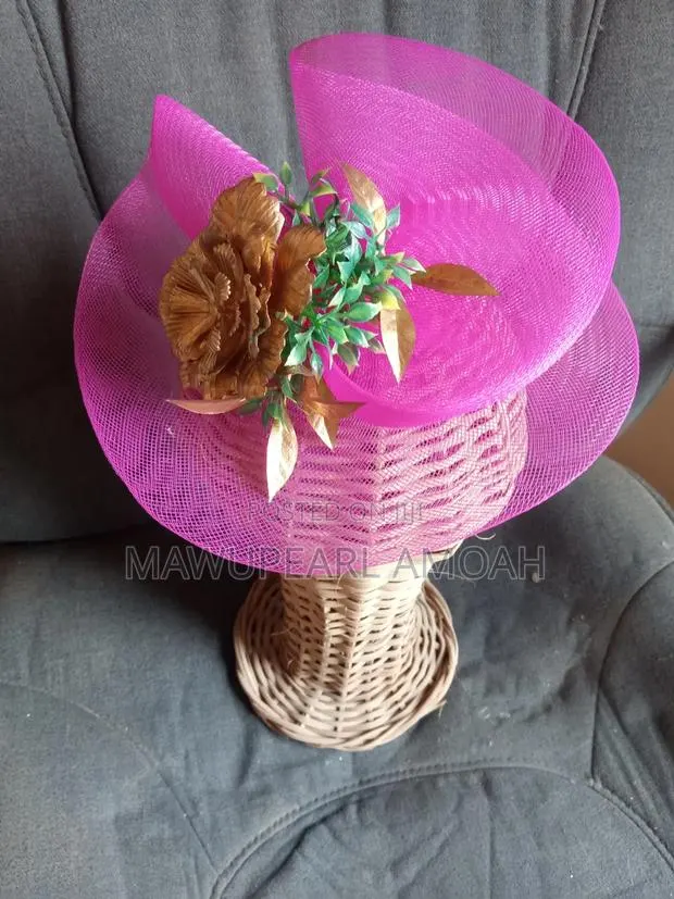 Fascinator · Photo 3