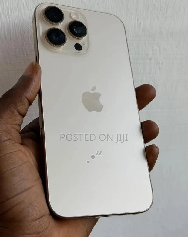 Apple iPhone 16 Pro Max 256 GB Gold · Photo 1