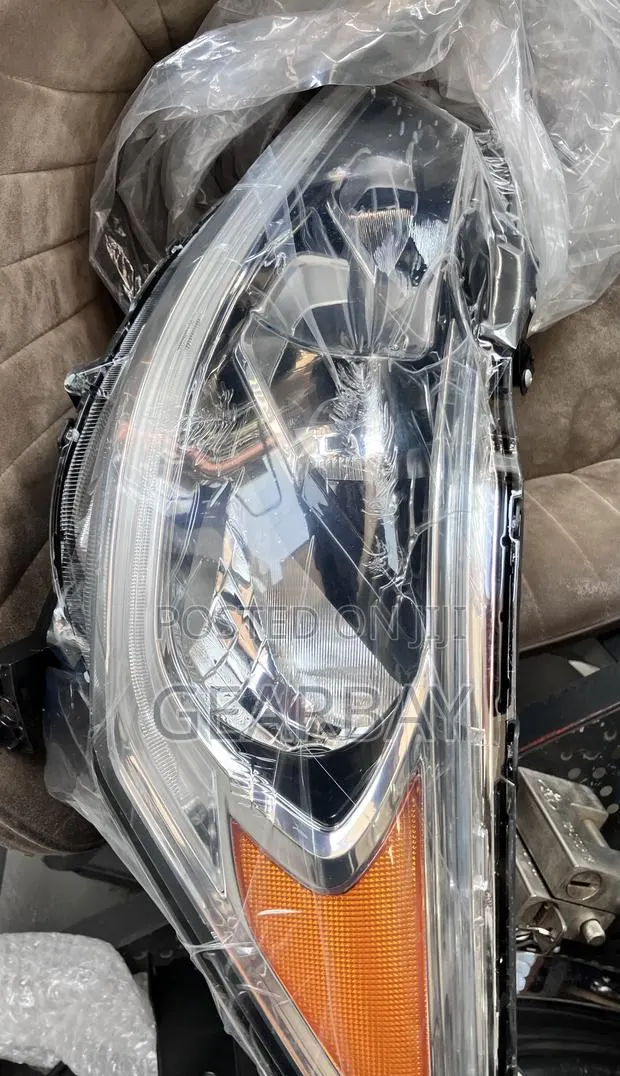 Honda Accord 2016, 2017 Headlight (Pair) · Photo 1