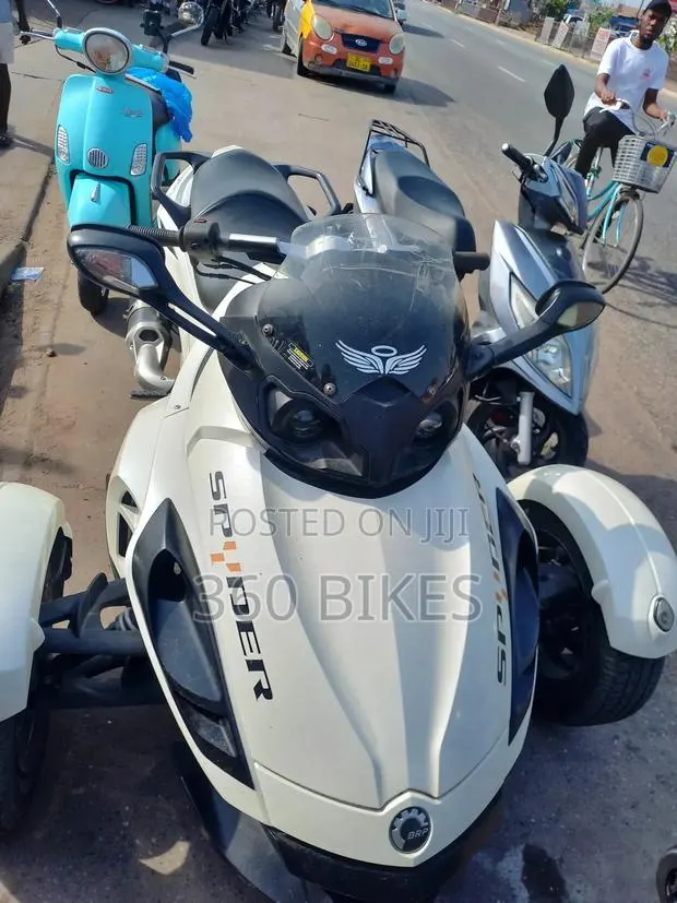 Can-Am Spyder RT 2021 White · Photo 1
