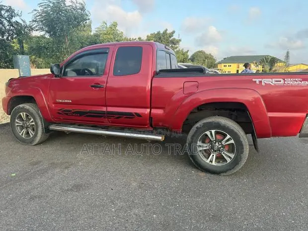 Toyota Tacoma 2015 Red · Photo 1