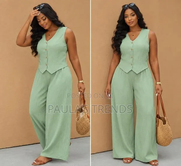 Women Casual/Vacation Set · Photo 1