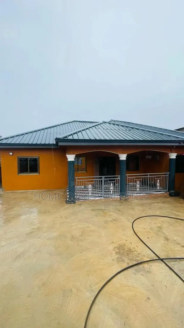 3bdrm House in Pokuase Amafrom for rent · Photo 1
