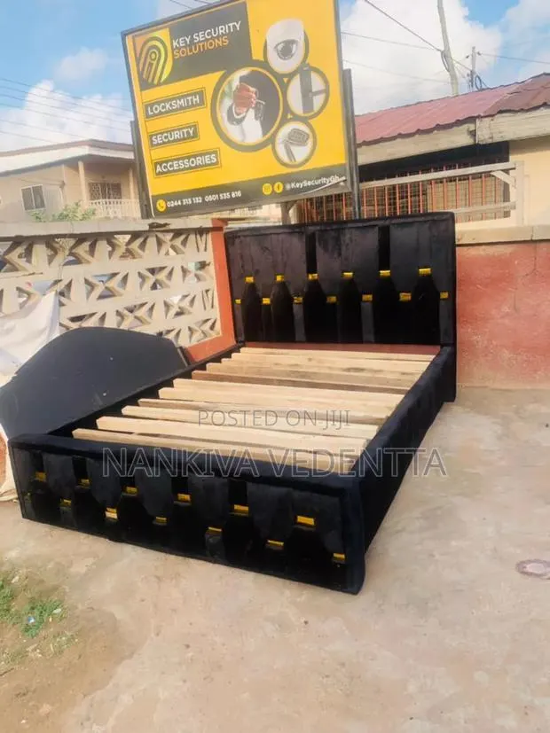 Design Pattern Bed Frame · Photo 1