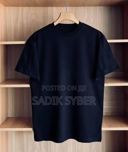 Plain T-Shirts · Photo 1