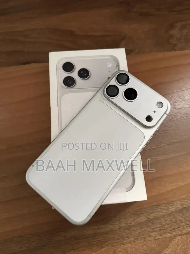 Apple iPhone 17 Pro Max 256 GB Silver · Photo 1