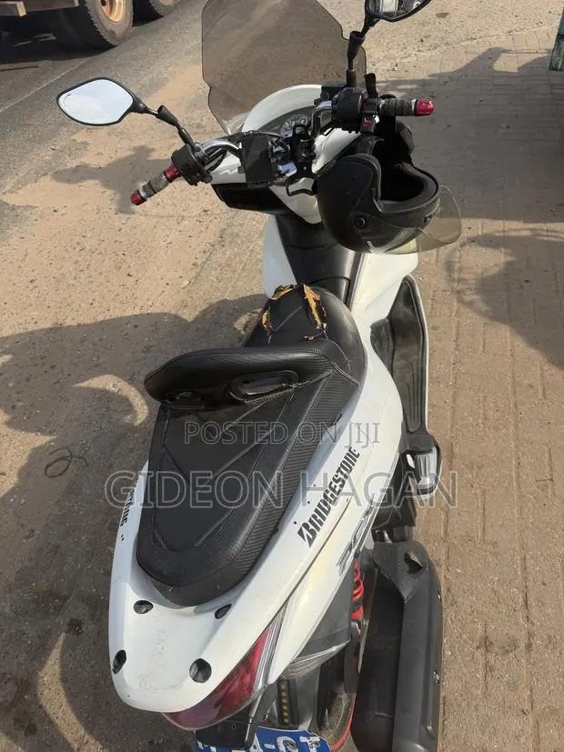 Honda 2016 White · Photo 1