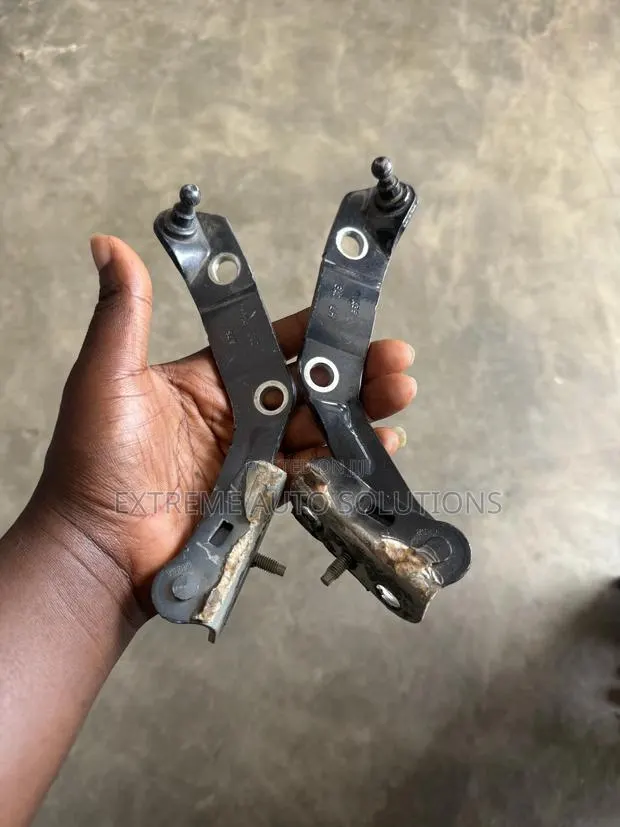 Honda CRV 2026 Boot Hinge · Photo 1