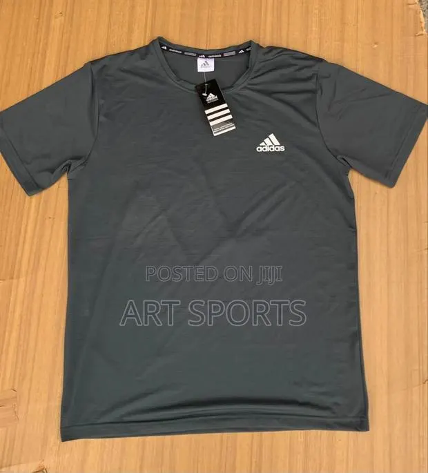 Adidas Top. · Photo 1