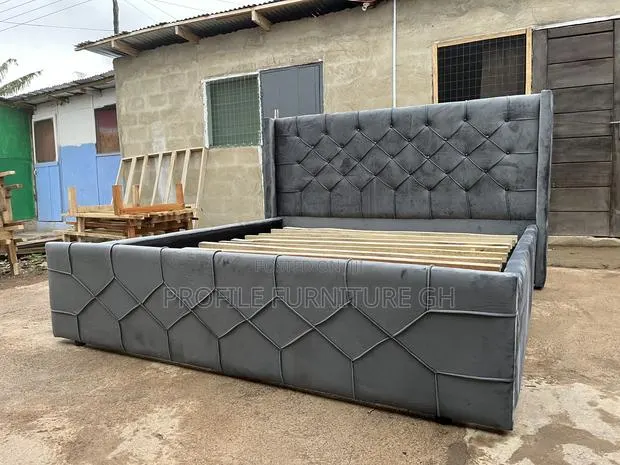 Soocolate Queen Size Bedframe 72x75// Luxurious And Durable · Photo 1