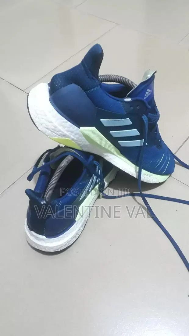 Sports Shoe for Your Jogging Adidas · Photo 1