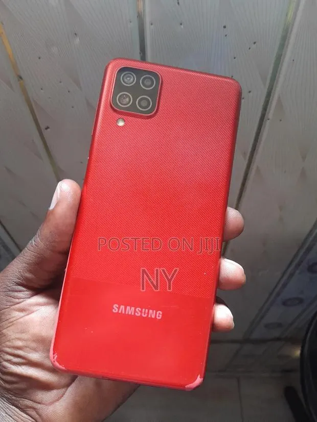 Samsung Galaxy A12 64 GB Red · Photo 1