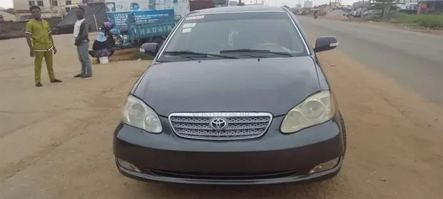 Toyota Corolla 2005 Gray · Photo 1