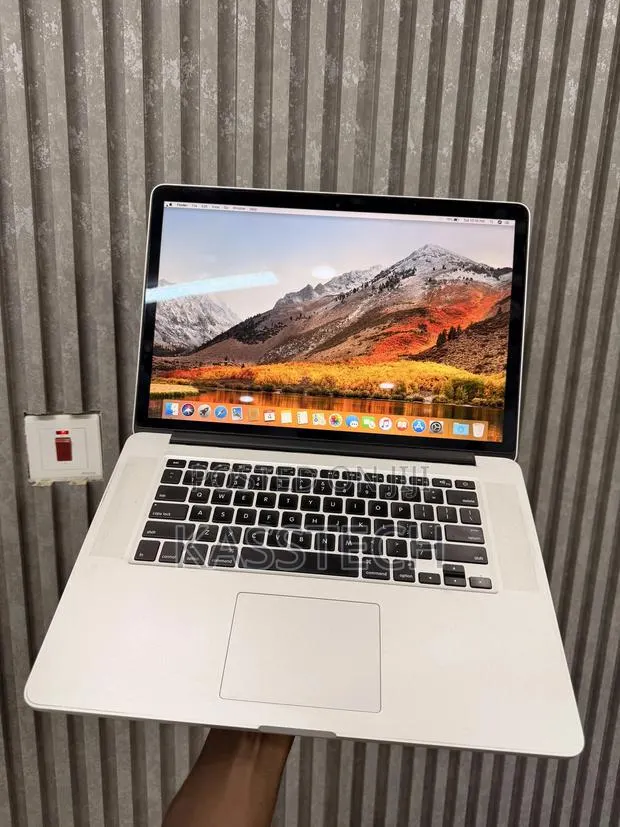 Laptop Apple MacBook Pro 2015 16GB Intel Core i7 SSD 512GB · Photo 1