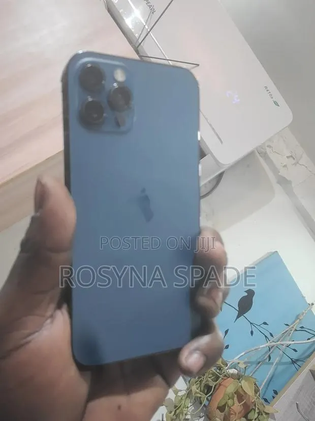 Apple iPhone 12 Pro 128 GB Blue · Photo 1