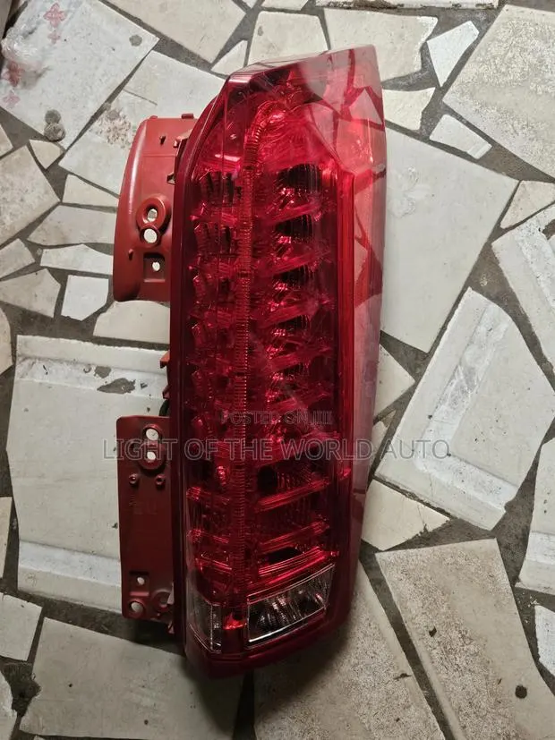 Cadillac SRX Taillights 2016 Right Side · Photo 1