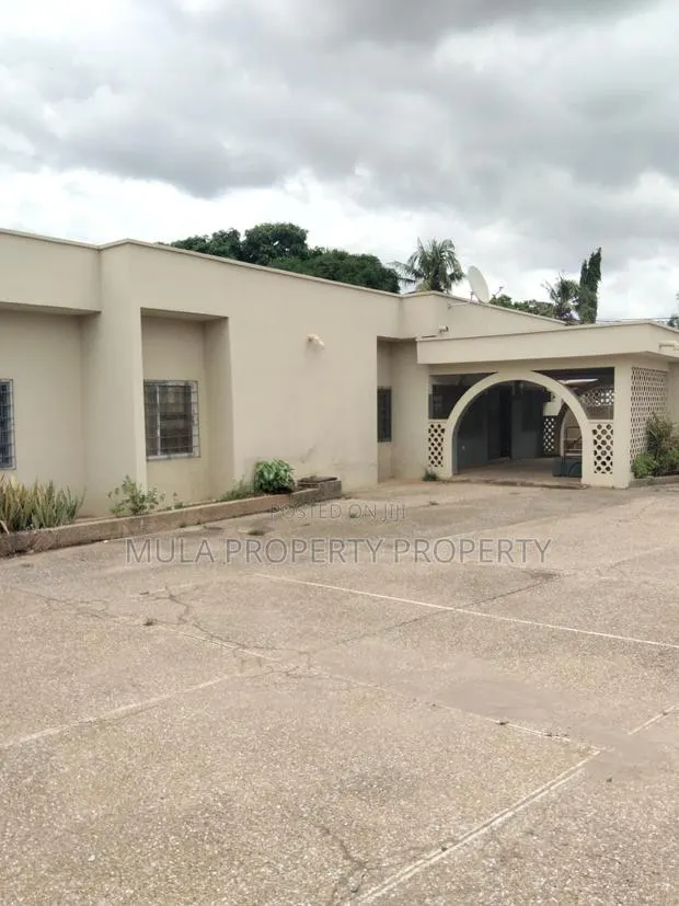 Five Bedroom House for Rent or Lease for Commercial · Photo 1