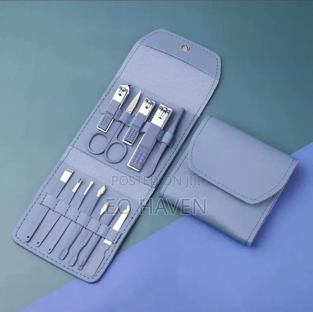 Manicure Tool Set With Leather Case (12pcs) · Photo 1