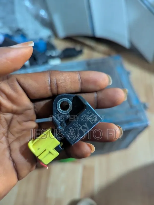 2021-2025 Acura TLX and 2022–2025 MDX Impact Sensor 77930-TGV-A010-M2 · Photo 1