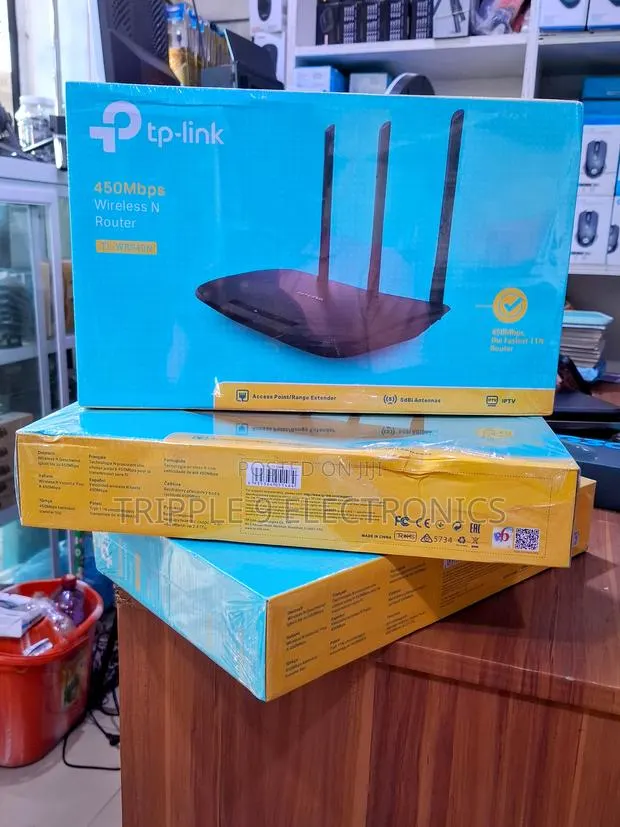 Tp Link Universal Range/Wifi Extender · Photo 1